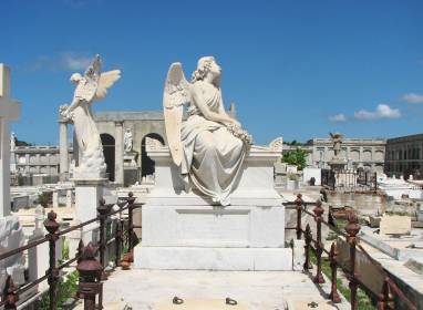 Atractivos en Сьенфуэгос: Кладбище Королевы и кладбище «Томас Асеа»